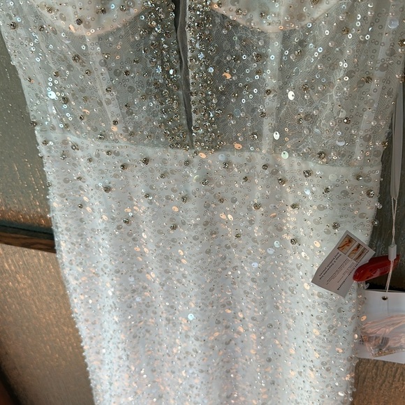 Mac Duggal EMBELLISHED PLUNGE NECK SLEEVELESS TRUMPET GOWN size 4 New $598 - Picture 9 of 17